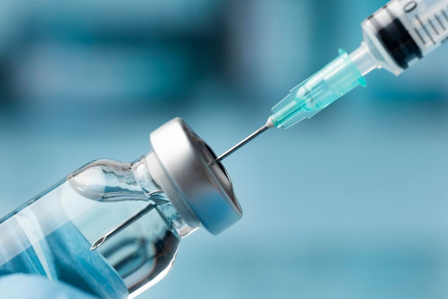 picture of vaccine and syringe