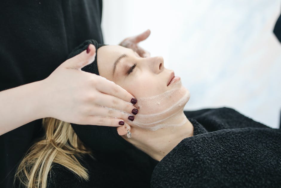 woman massaging the patient's face